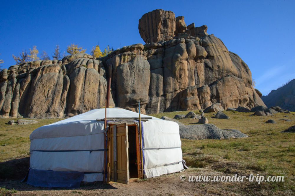 Camp-Yourte-Parc-National-Terelj-01