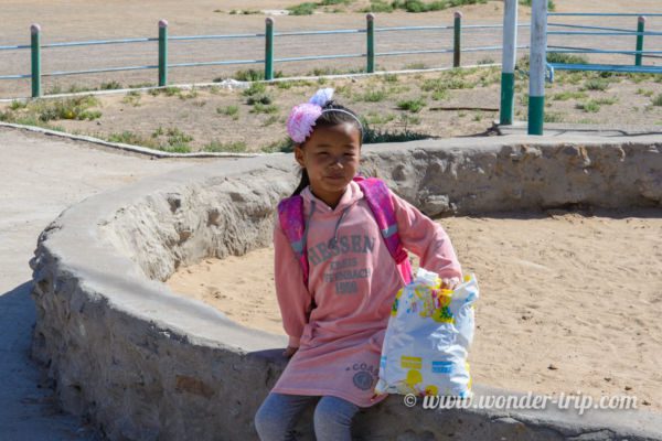 Enfant-village-region-gobi-mongolie-01