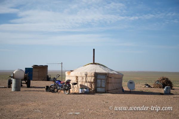 Ikh-Gazryn-Chuluu-Mongolie-02