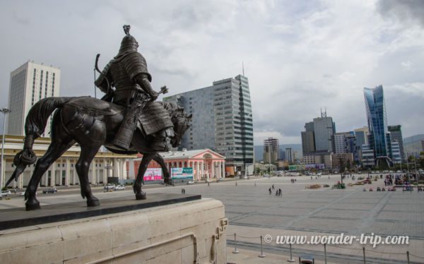 Chinggis-Khaan-square-04