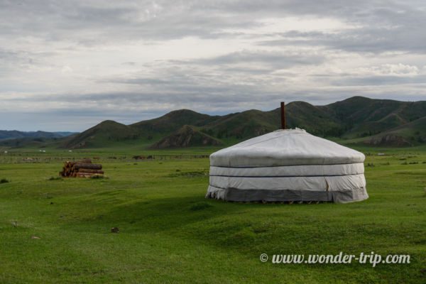 Campe-yourte-monastere-amarbayasgalant-khiid-02