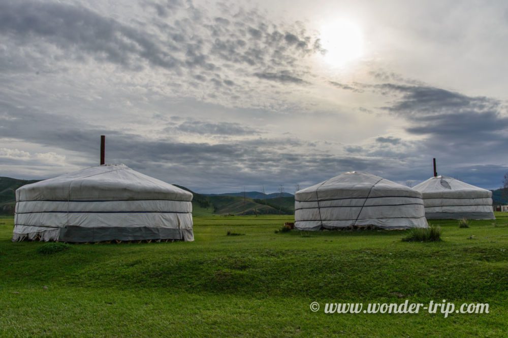 Campe-yourte-monastere-amarbayasgalant-khiid-03