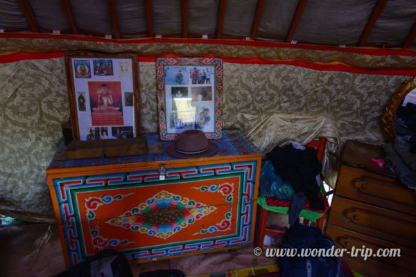 Nuit-famille-nomade-en-Mongolie-02