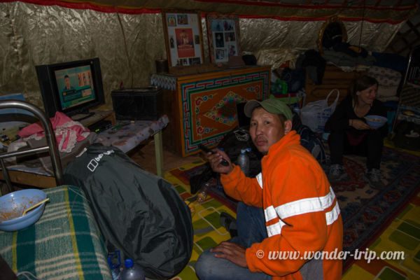 Nuit-famille-nomade-en-Mongolie-08