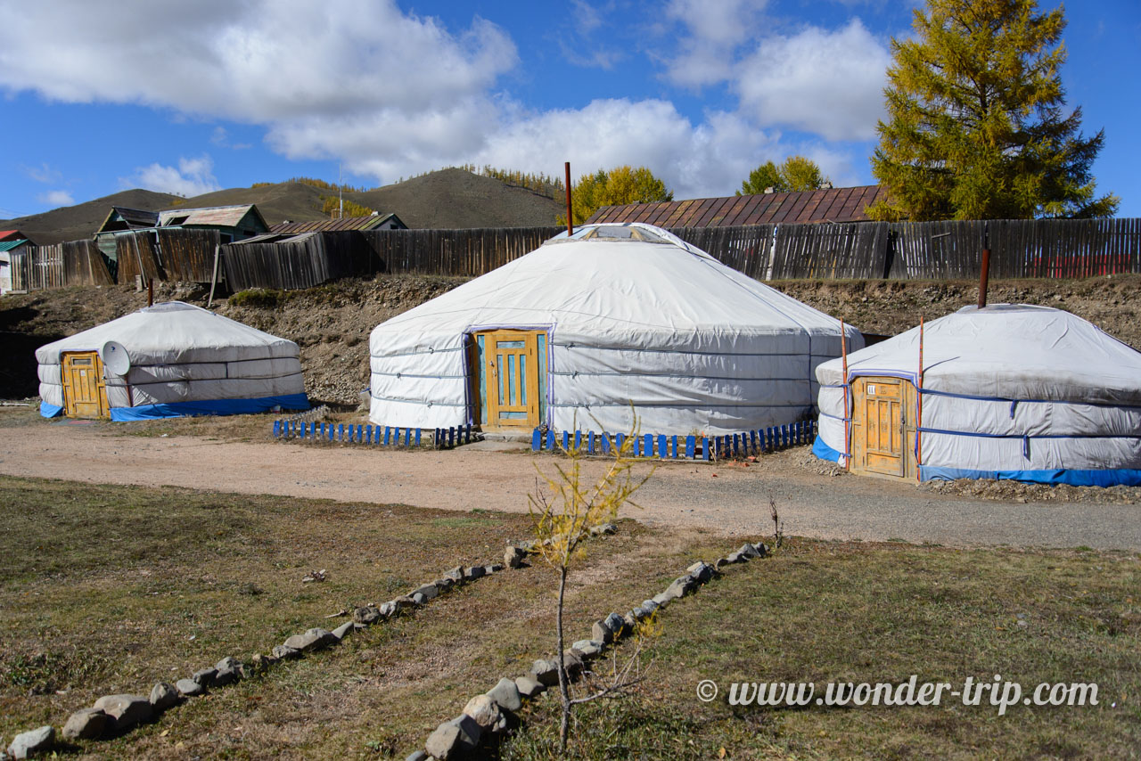 Camp de yourtes dans le parc national de Terelj