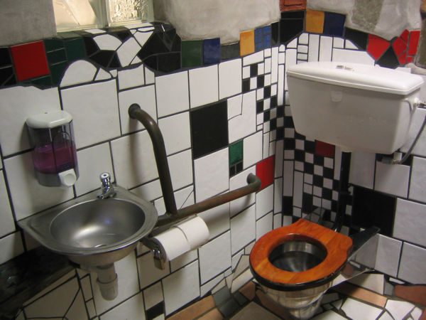 Hundertwasser-public-toilets-kawakawa-new-zealand-02