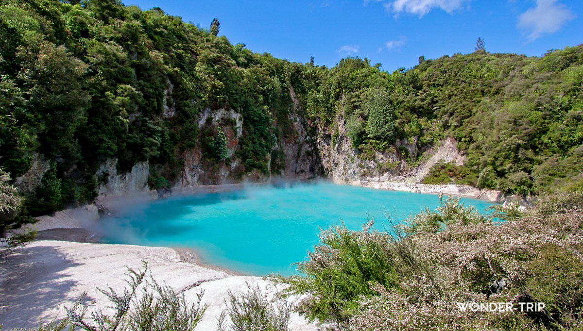 Inferno crater dans la Vallée volcanique de Waimangu